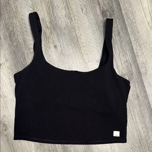 Vuori padded built in bra tank top crop shirt blouse yoga